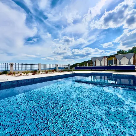 The White Pearl Boutique Villa Baltjik