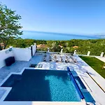 Villa The White Pearl Boutique