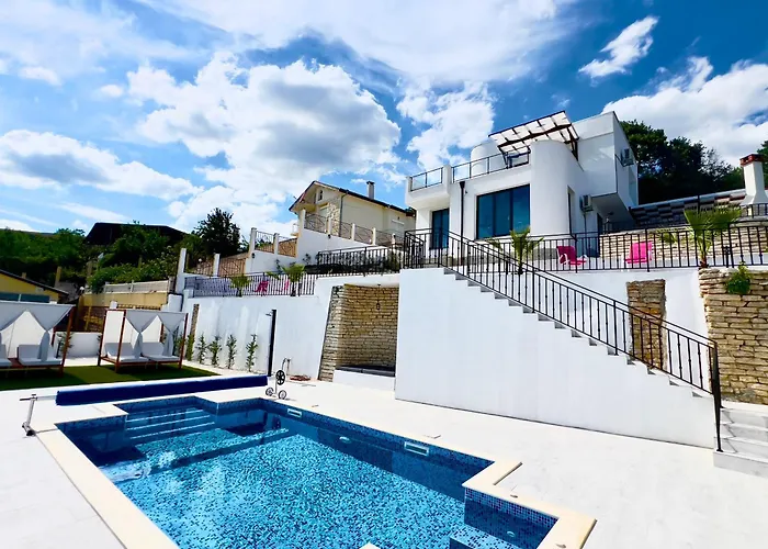 The White Pearl Boutique * Balchik